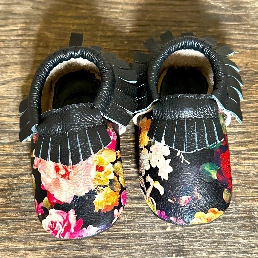 Bird Rock baby moccasins size 6.5 black floral